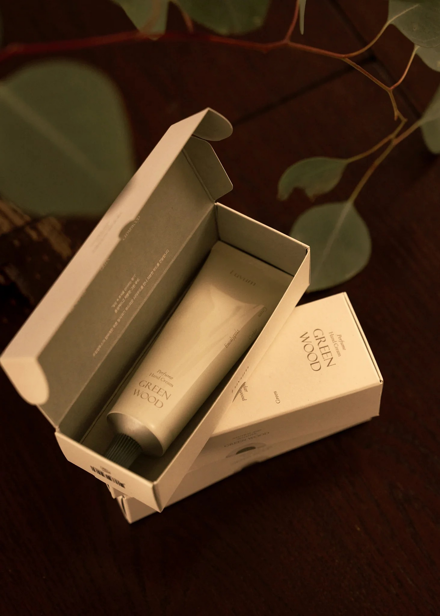 Luvum Green Wood Håndkrem fra KaRebeauty - Vegansk håndkrem med frisk treduft og fuktighetsgivende pleie
