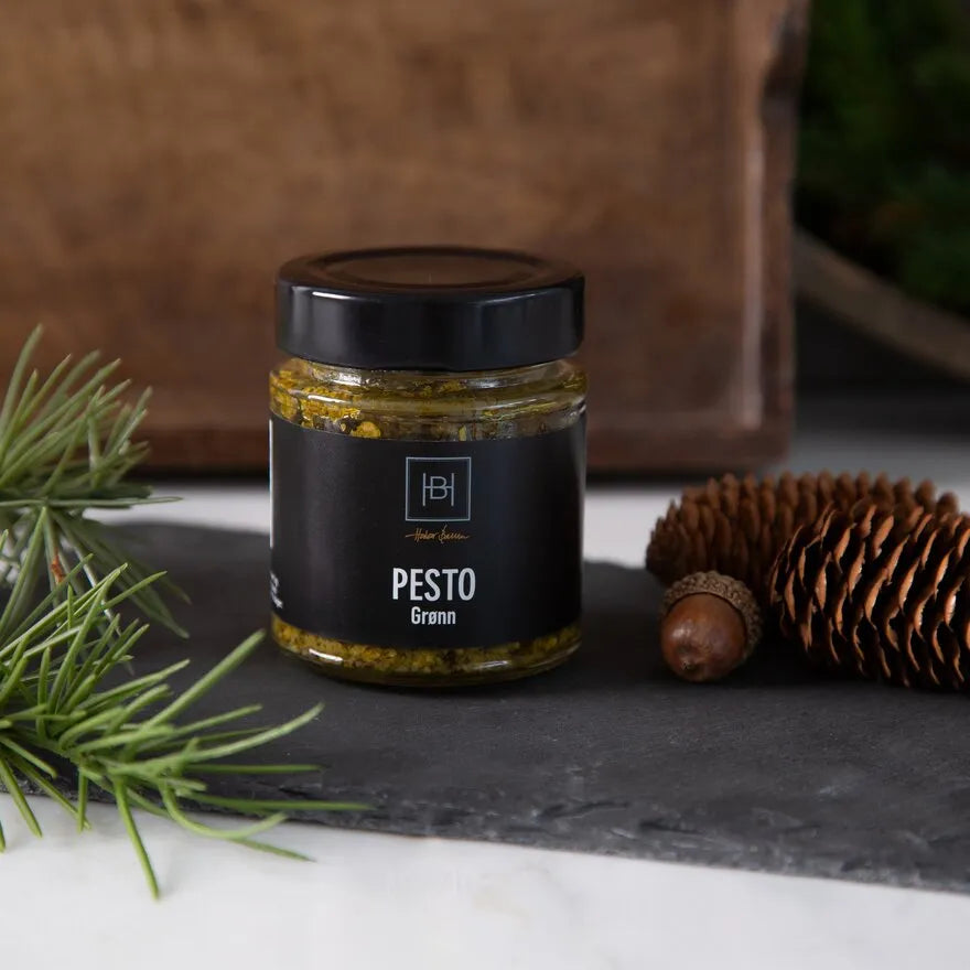 Hjemmelaget grønn pesto med basilikum - håndlaget av Amundsen, perfekt til pasta og tapas